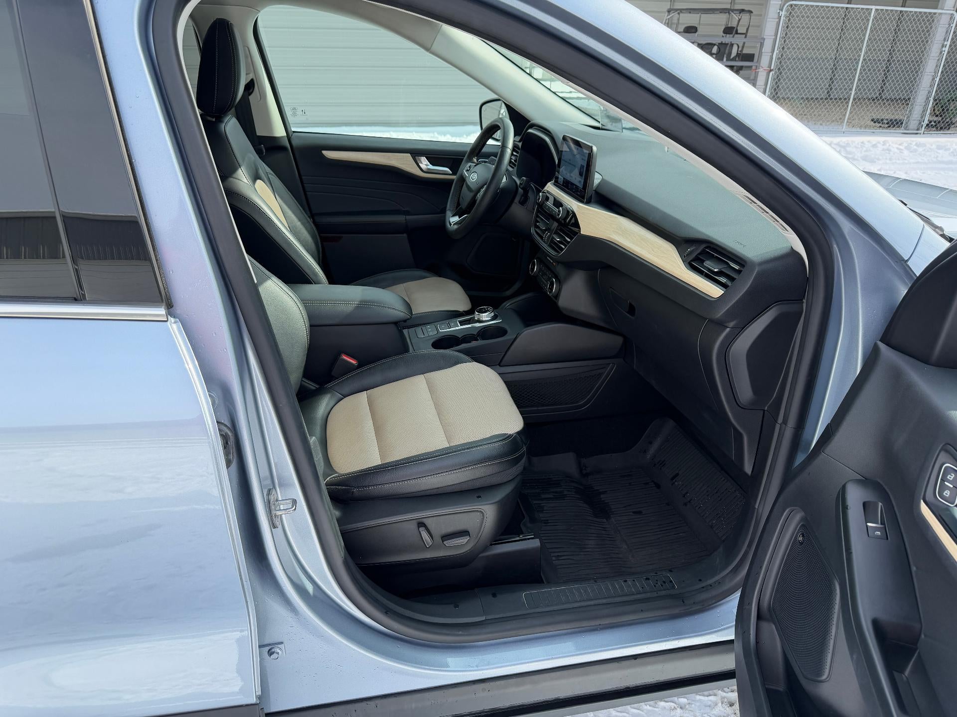 2022 Ford Escape Titanium Hybrid AWD