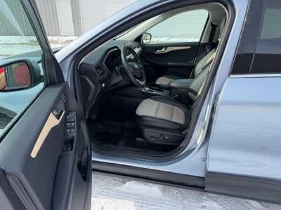 2022 Ford Escape Titanium Hybrid AWD