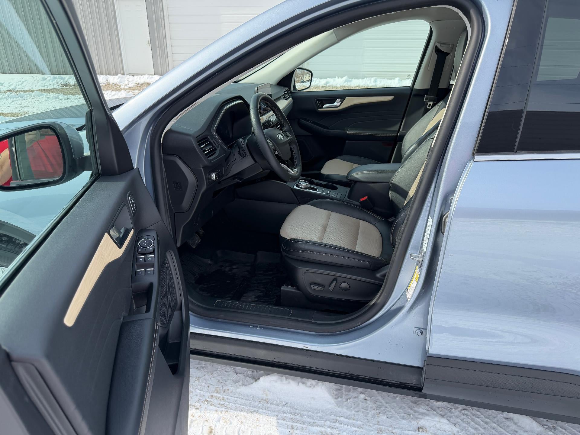 2022 Ford Escape Titanium Hybrid AWD